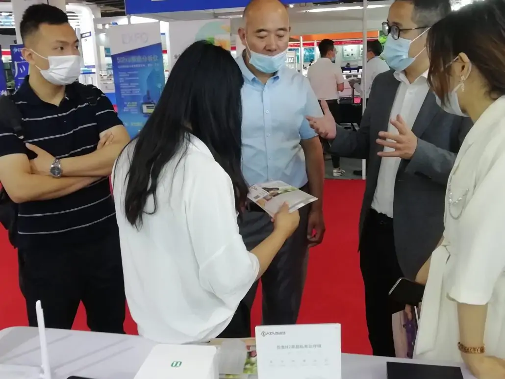 entrevista com o personagem li honglin c data está pronta para enfrentar as mudanças